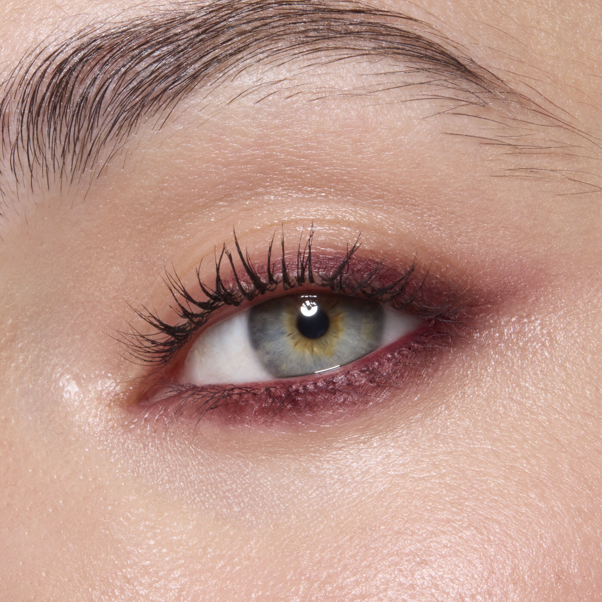 81633_NO_BUDGE_RETRACTABLE_EYELINER_RUBY_ALISSA_0038_V2.jpg