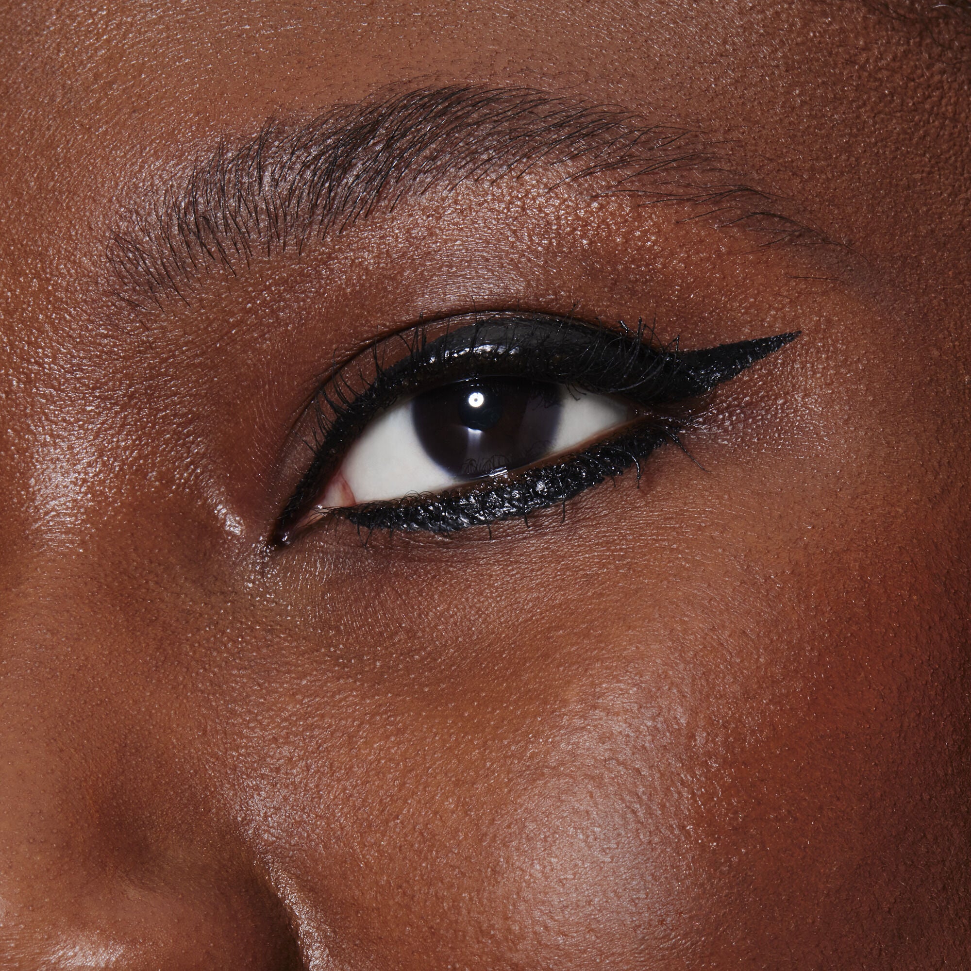 82969_DJ_H20_PROOF_INKWELL_EYELINER_MACRO.jpg