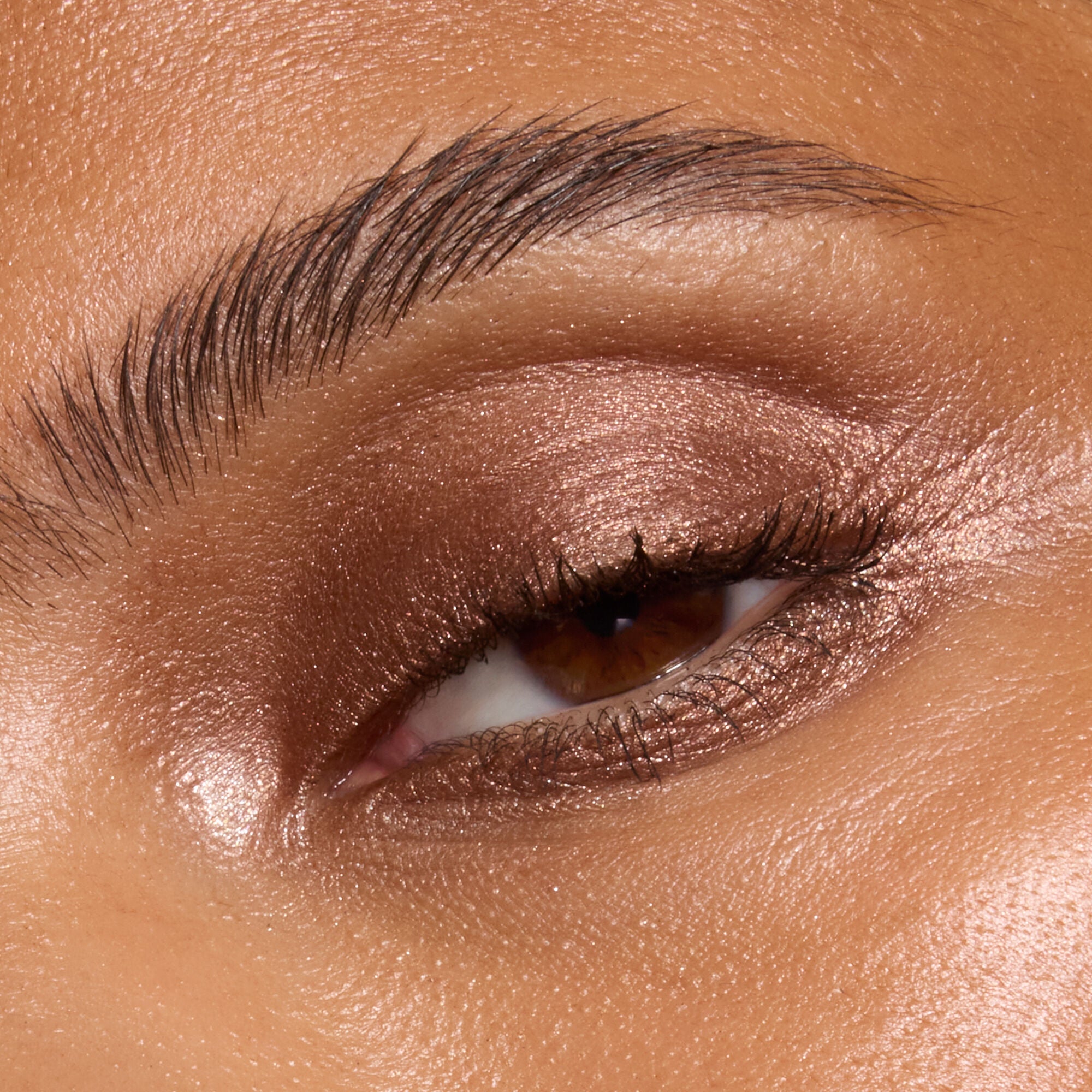 84887_PERFECT_10_EYESHADOW_PALETTE_LOOK_120_DAYTIME_LILLY_0097_V2_MACRO.jpg